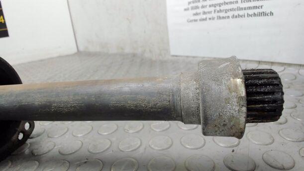 Foto: ANTRIEBSWELLE VORNE RECHTS eines VW Multivan T4 Si