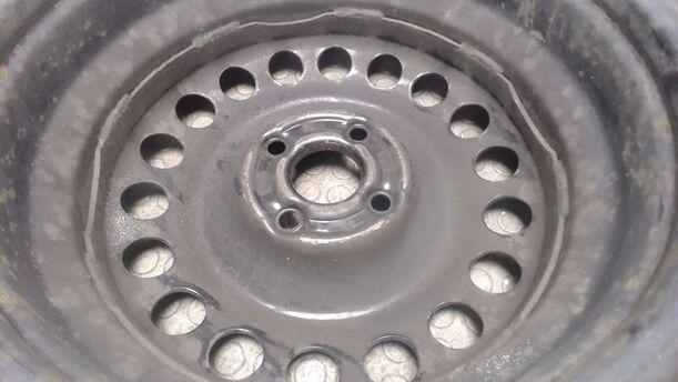 Foto: STAHLFELGE 6X15 ET49 eines Opel Corsa 1.0 12V Si