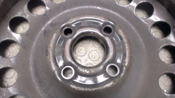 Foto: STAHLFELGE 6X15 ET49 eines Opel Corsa 1.0 12V Si
