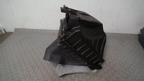Foto: LUFTFILTERKASTEN eines Audi A4 1.6 Si