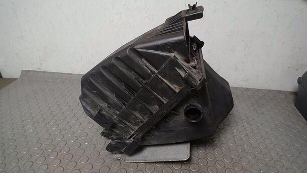 Foto: LUFTFILTERKASTEN eines Audi A4 1.6 Si