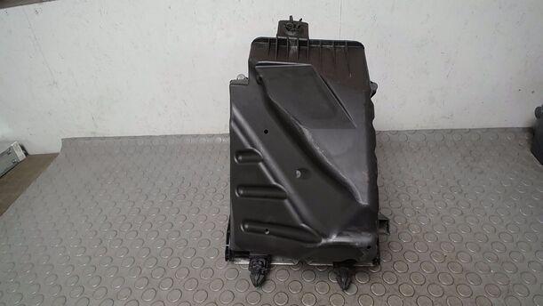 Foto: LUFTFILTERKASTEN eines Audi A4 1.6 Si