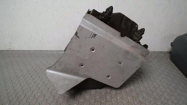 Foto: LUFTFILTERKASTEN eines Audi A4 1.6 Si