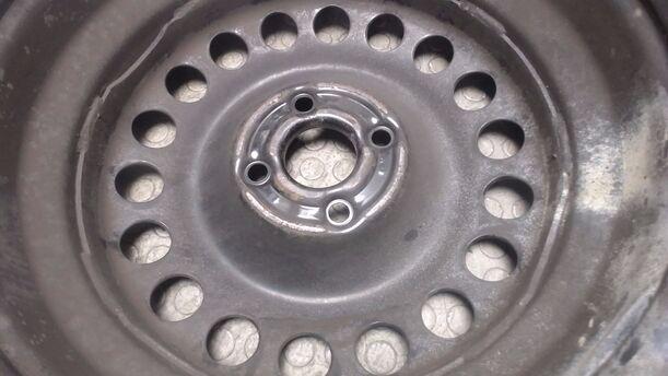 Foto: STAHLFELGE 6X15 ET49 eines Opel Corsa 1.0 12V Si