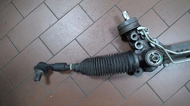 Foto: SERVOLENKUNG/ LENKGETRIEBE eines Audi A4 1.6 Si