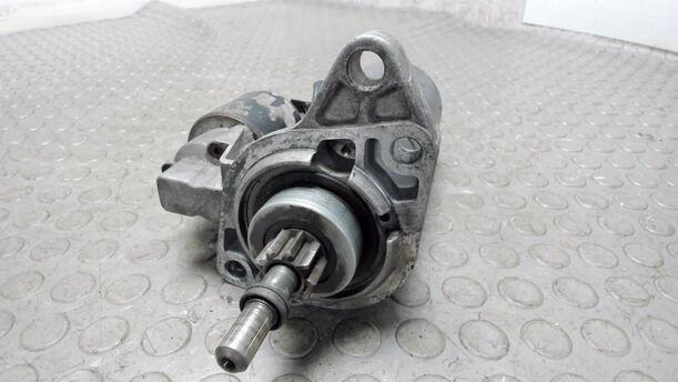 Foto: ANLASSER / STARTER eines VW Multivan T4 TDI Si