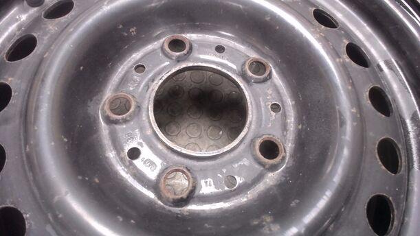Foto: STAHLFELGE 6,5X15 ET47 eines BMW 316i Si