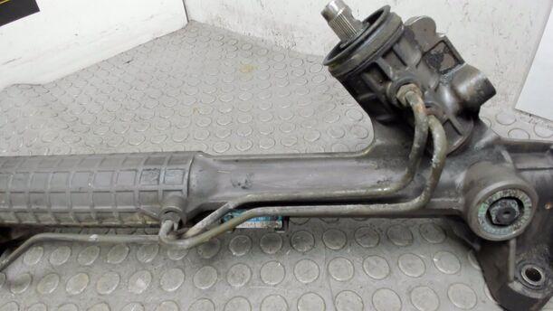 Foto: SERVOLENKUNG eines VW Multivan T4 TDI Si