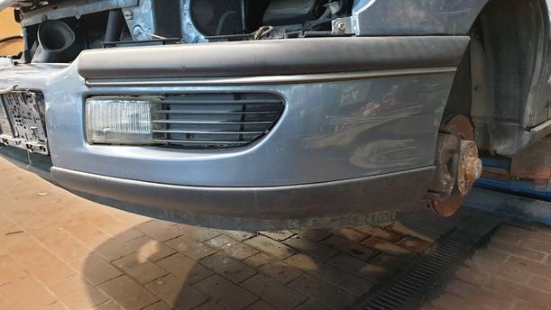 Foto: STOSSFÄNGER / STOSSSTANGE VORNE ( VOR FACELIFT ) eines Opel Omega Caravan 2.0 16V Si