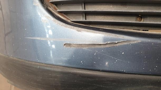 Foto: STOSSFÄNGER / STOSSSTANGE VORNE ( VOR FACELIFT ) eines Opel Omega Caravan 2.0 16V Si