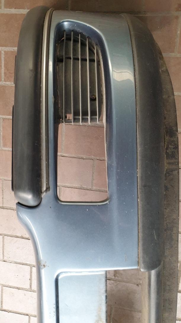 Foto: STOSSFÄNGER / STOSSSTANGE VORNE ( VOR FACELIFT ) eines Opel Omega Caravan 2.0 16V Si