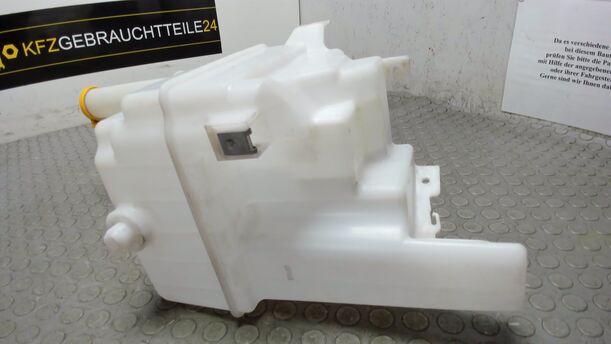Foto: SCHEIBENWASCHBEHÄLTER eines Mazda 6 Sport Kombi 2.0 CD DPF Si