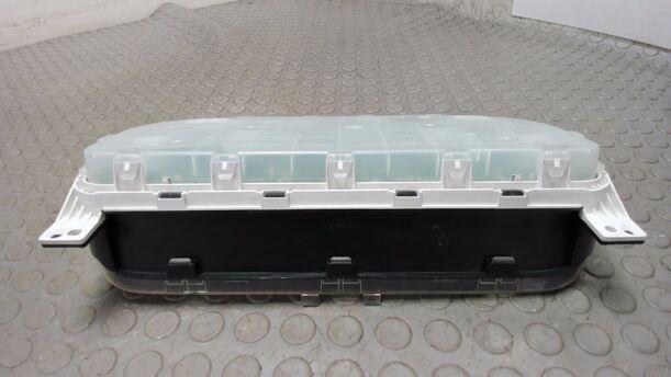 Foto: TACHOEINHEIT / KOMBIINSTRUMENT eines Mazda 6 Sport Kombi 2.0 CD DPF