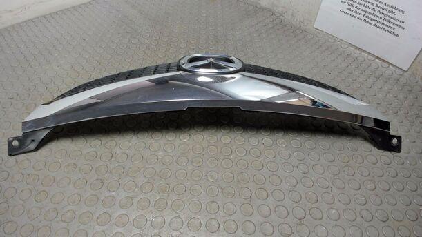 Foto: KÜHLERGRILL eines Mazda 6 Sport Kombi 2.0 CD DPF