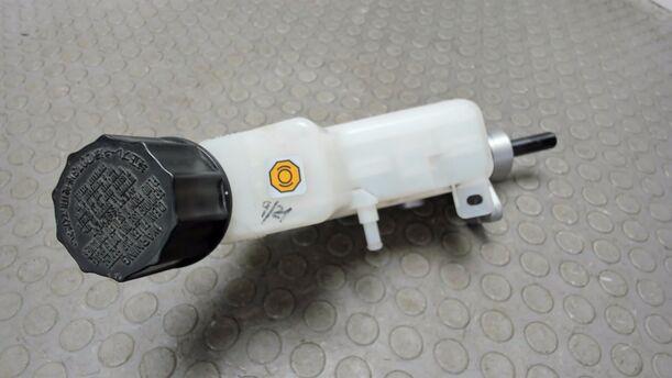 Foto: HAUPTBREMSZYLINDER eines Mazda 6 Sport Kombi 2.0 CD DPF