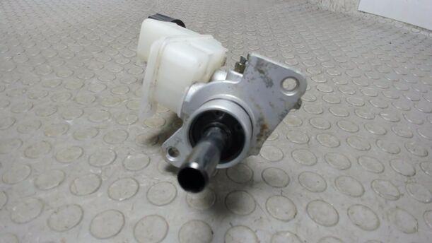 Foto: HAUPTBREMSZYLINDER eines Mazda 6 Sport Kombi 2.0 CD DPF