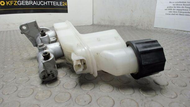 Foto: HAUPTBREMSZYLINDER eines Mazda 6 Sport Kombi 2.0 CD DPF