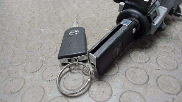 Foto: ZÜNDSCHLOSS / SCHLIESSZYLINDER eines Mazda 6 Sport Kombi 2.0 CD DPF