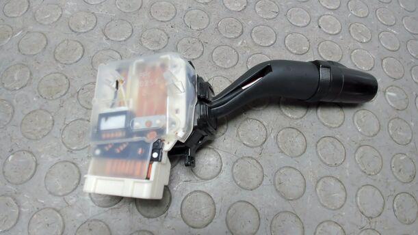 Foto: BLINKERSCHALTER / KOMBISCHALTER eines Mazda 6 Sport Kombi 2.0 CD DPF