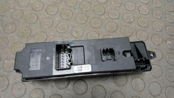 Foto: FENSTERHEBERSCHALTER VORNE LINKS eines Mazda 6 Sport Kombi 2.0 CD DPF Si