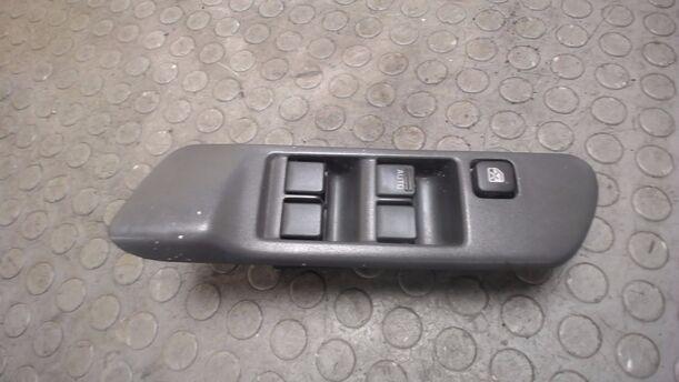 Foto: FENSTERHEBERSCHALTER VORNE LINKS eines Nissan Primera Traveller