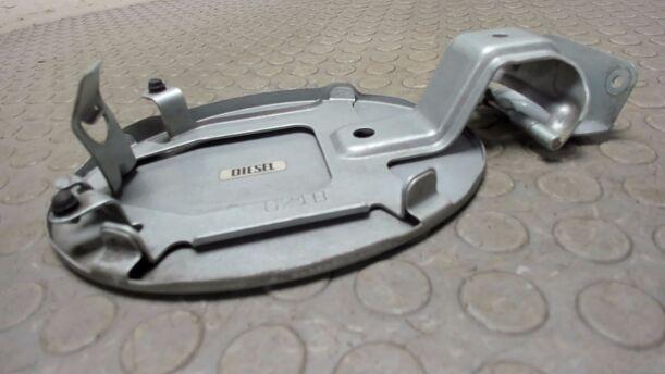 Foto: TANKKLAPPE / TANKDECKEL eines Mazda 6 Sport Kombi 2.0 CD DPF