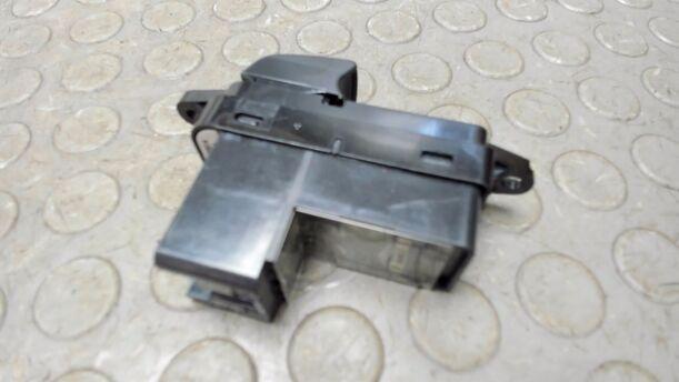 Foto: FENSTERHEBERSCHALTER eines Mazda 6 Sport Kombi 2.0 CD DPF