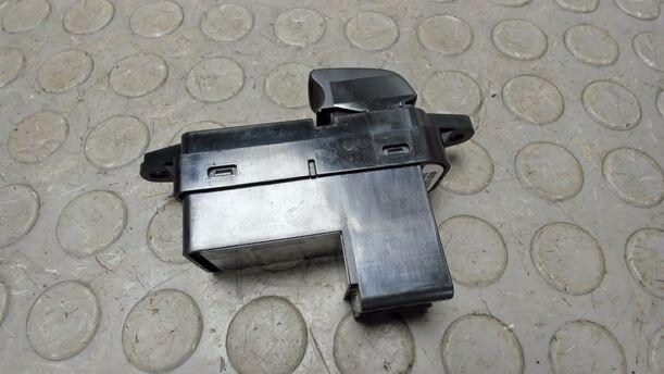 Foto: FENSTERHEBERSCHALTER eines Mazda 6 Sport Kombi 2.0 CD DPF