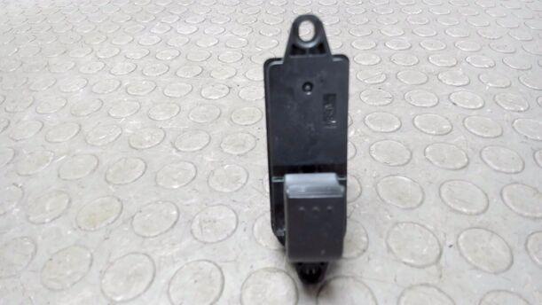 Foto: FENSTERHEBERSCHALTER eines Mazda 6 Sport Kombi 2.0 CD DPF