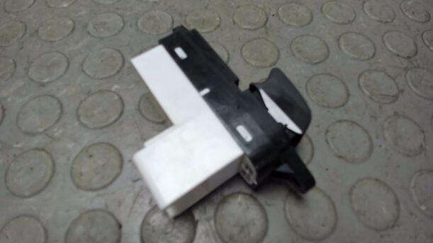 Foto: FENSTERHEBERSCHALTER eines Mazda 6 Sport Kombi 2.0 CD DPF