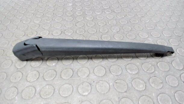 Foto: SCHEIBENWISCHERARME HINTEN eines Mazda 6 Sport Kombi 2.0 CD DPF