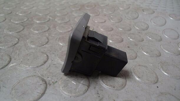 Foto: FENSTERHEBERSCHALTER LINKS eines Fiat Panda 1.1