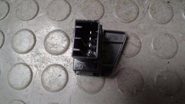 Foto: FENSTERHEBERSCHALTER LINKS eines Fiat Panda 1.1