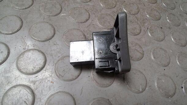 Foto: FENSTERHEBERSCHALTER LINKS eines Fiat Panda 1.1
