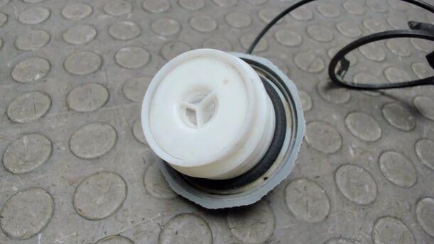 Foto: TANKVERSCHLUSS eines Mazda 6 Sport Kombi 2.0 CD DPF