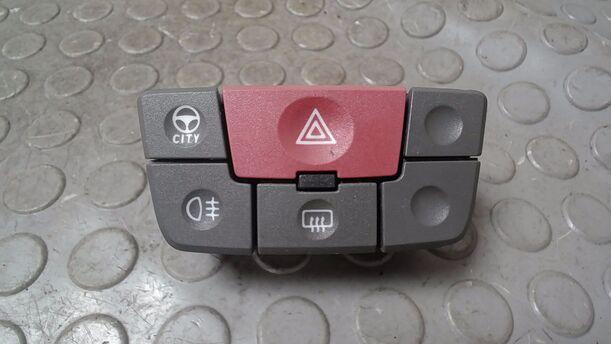 Foto: SCHALTER WARNBLINKANLAGE/ WARNBLINKSCHALTER eines Fiat Panda 1.1