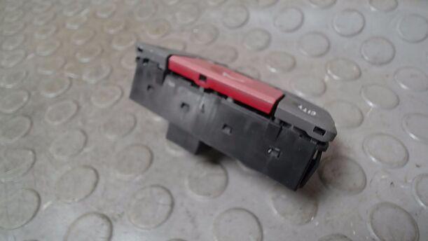 Foto: SCHALTER WARNBLINKANLAGE/ WARNBLINKSCHALTER eines Fiat Panda 1.1