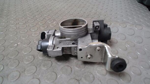 Foto: DROSSELKLAPPENSTUTZEN/ DROSSELKLAPPE ( MECHANISCH ) eines Fiat Panda 1.1 Liftback