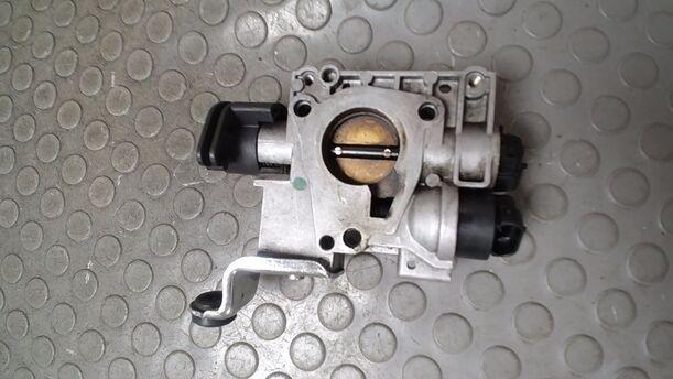Foto: DROSSELKLAPPENSTUTZEN/ DROSSELKLAPPE ( MECHANISCH ) eines Fiat Panda 1.1 Liftback