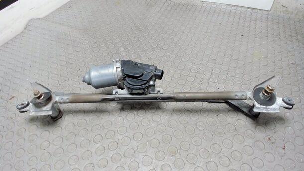 Foto: SCHEIBENWISCHERMOTOR VORNE eines Mazda 6 Sport Kombi 2.0 CD DPF Liftback