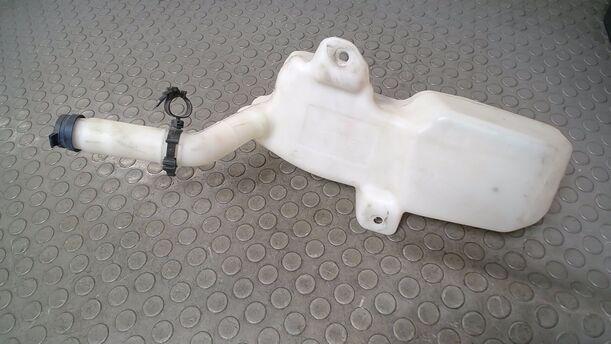 Foto: SCHEIBENWASCHBEHÄLTER eines Fiat Panda 1.1 Liftback