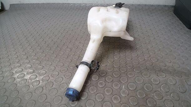 Foto: SCHEIBENWASCHBEHÄLTER eines Fiat Panda 1.1 Liftback