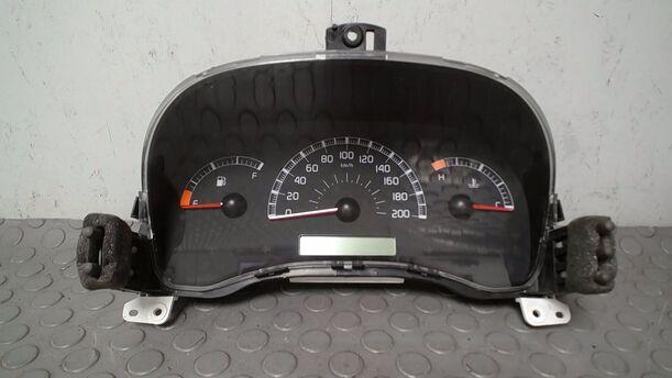 Foto: TACHOEINHEIT/ KOMBIINSTRUMENT eines Fiat Panda 1.1 Liftback