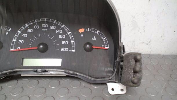 Foto: TACHOEINHEIT/ KOMBIINSTRUMENT eines Fiat Panda 1.1 Liftback