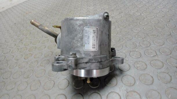Foto: VAKUUMPUMPE / UNTERDRUCKPUMPE eines Mazda 6 Sport Kombi 2.0 CD DPF Liftback