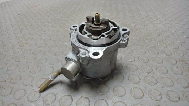 Foto: VAKUUMPUMPE / UNTERDRUCKPUMPE eines Mazda 6 Sport Kombi 2.0 CD DPF Liftback