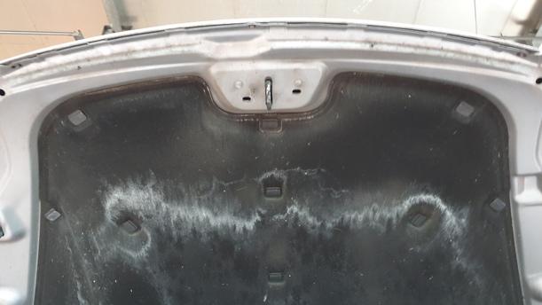 Foto: MOTORHAUBE eines Ford Mondeo Turnier 2.0 TDCi Si
