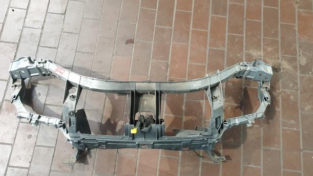 Foto: FRONTBLECH/ SCHLOSSTRÄGER eines Ford Mondeo Turnier 2.0 TDCi Si
