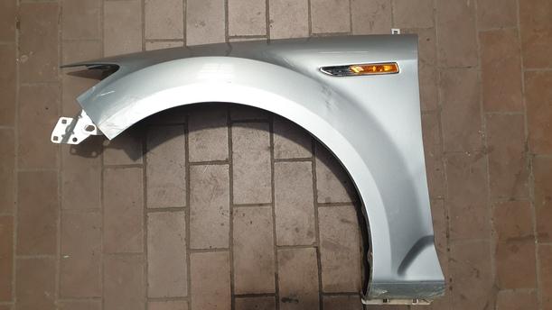 Foto: KOTFLÜGEL LINKS eines Ford Mondeo Turnier 2.0 TDCi Si