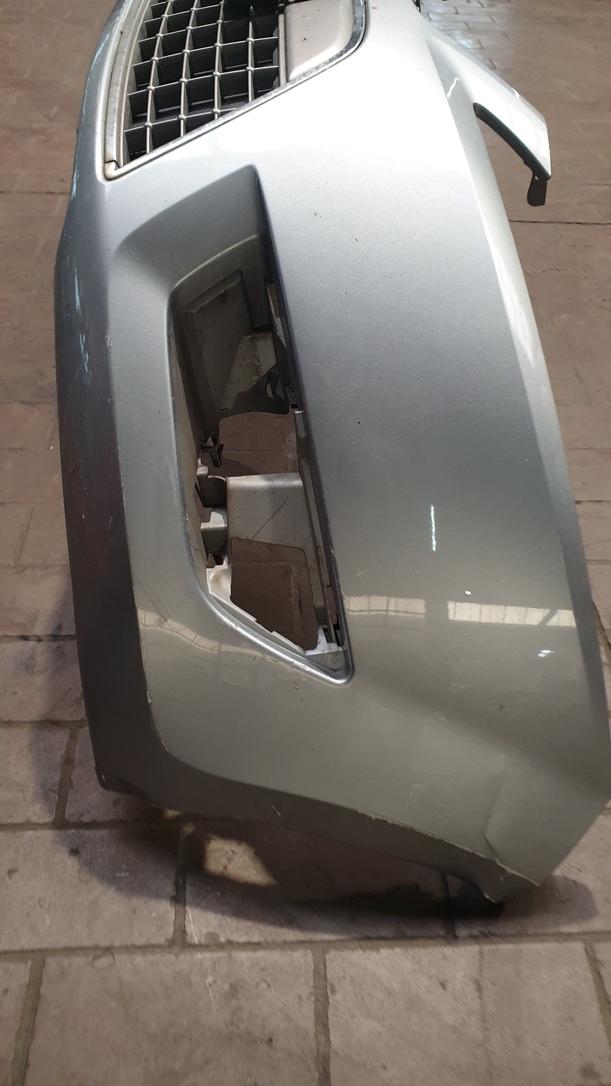 Foto: STOSSFÄNGER/ STOßSTANGE VORN eines Ford Mondeo Turnier 2.0 TDCi Si